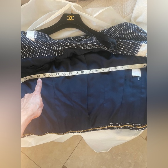 CHANEL La Petite Veste Noire Tweed Short Vest 40 FR - Picture 8 of 11